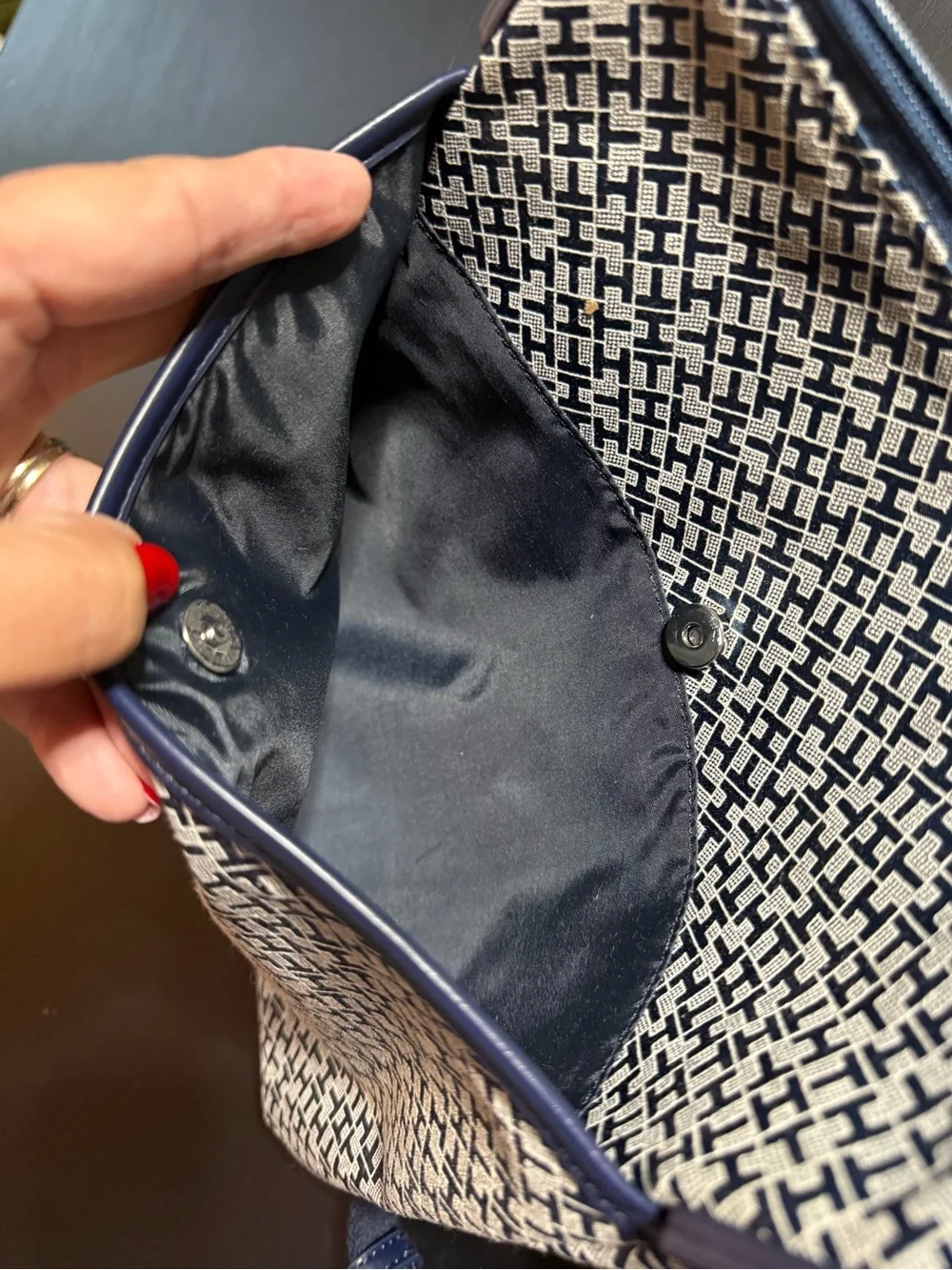 Tommy Hilfiger Crossbody Bag in Navy and White